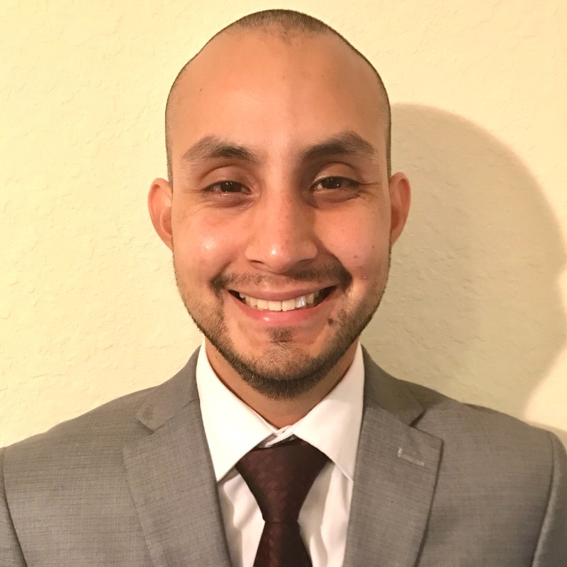 Julio Alva headshot